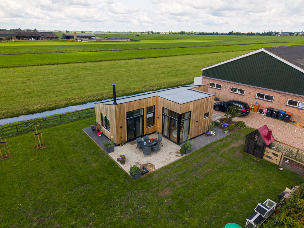 Bij woning op erf van boerderij